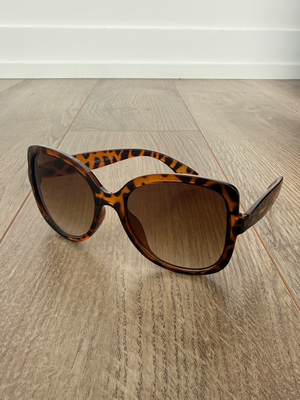 Tortoiseshell Oversized Women's Sunglasses - Brown Lenses